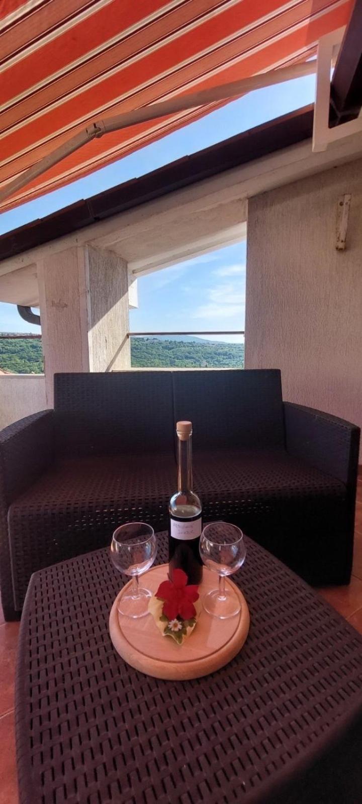 Apartma Mimi Dekani Buitenkant foto