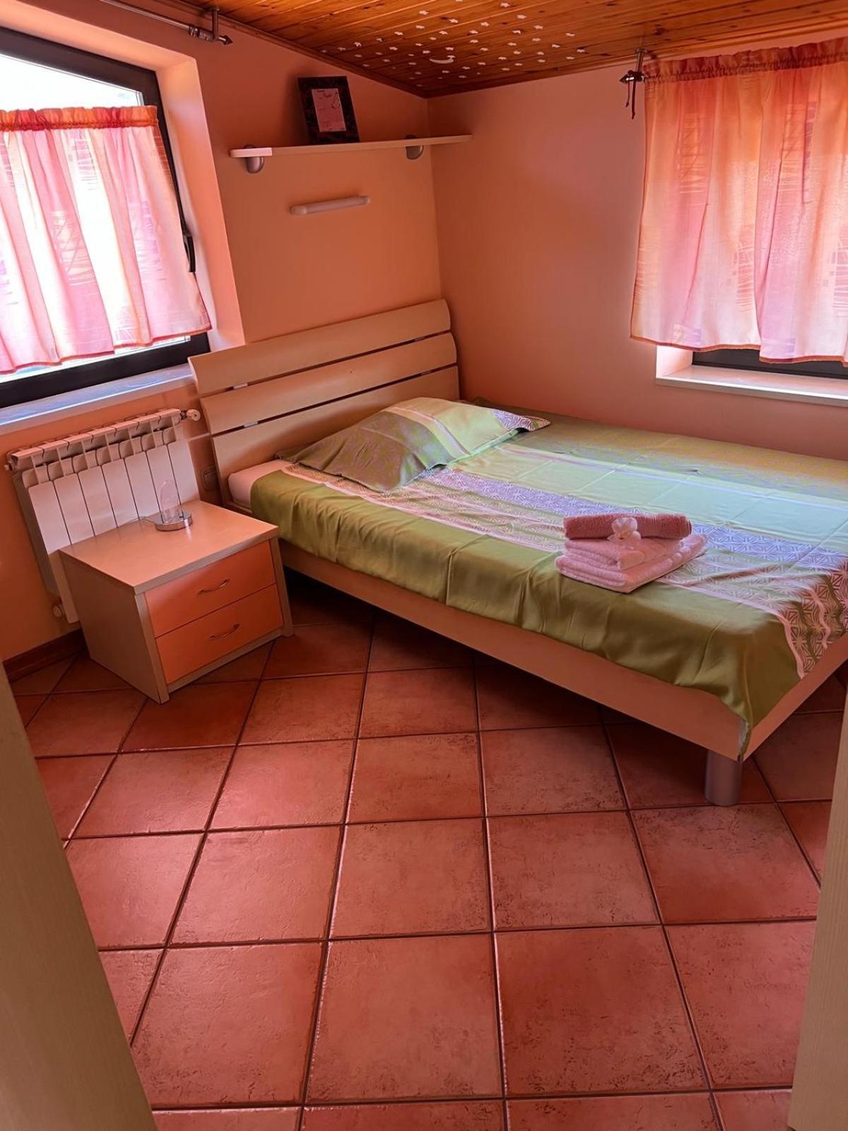 Apartma Mimi Dekani Buitenkant foto