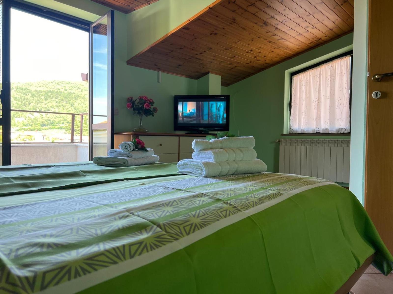 Apartma Mimi Dekani Buitenkant foto