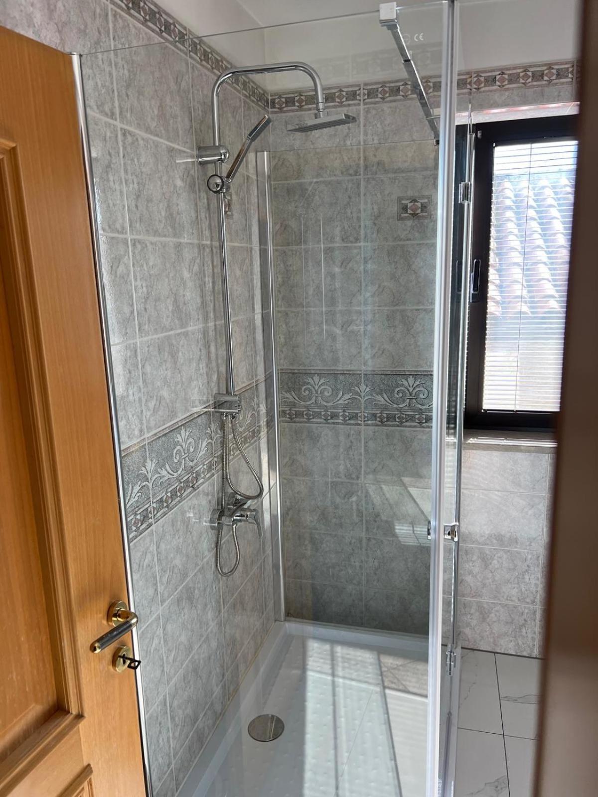 Apartma Mimi Dekani Buitenkant foto