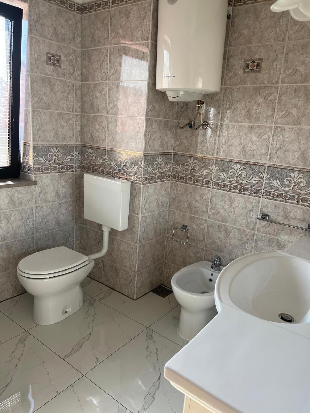 Apartma Mimi Dekani Buitenkant foto